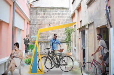 mobilier parking à vélo dans une cours d'immeuble